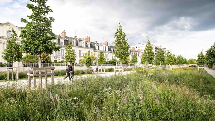 3.Catégorie « maîtres d’ouvrage publics et bailleurs sociaux, espaces publics à grande échelle », médaille d’argent pour Angers (49), avenue et square Jeanne-d’Arc. ©Victoires du paysage